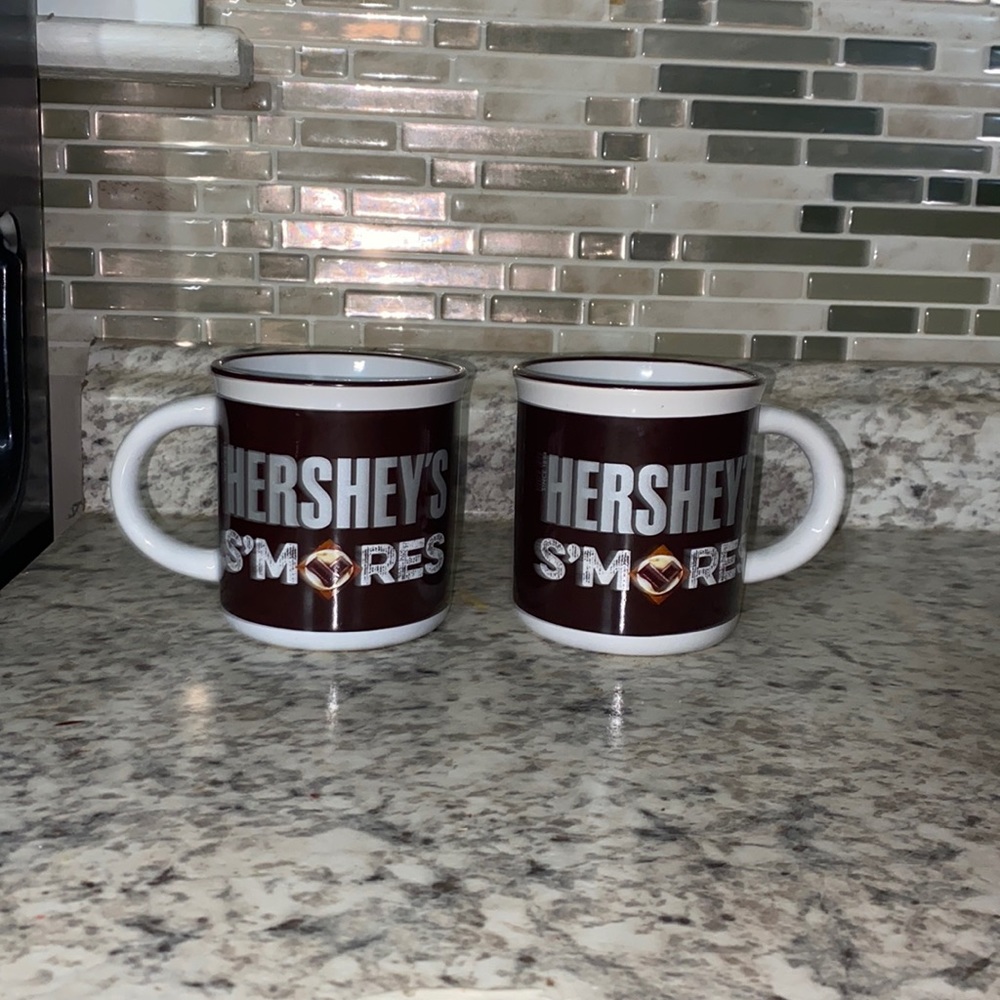 NWOT 2 Hersheys S’mores mugs! Never used! Perfect for this season!!